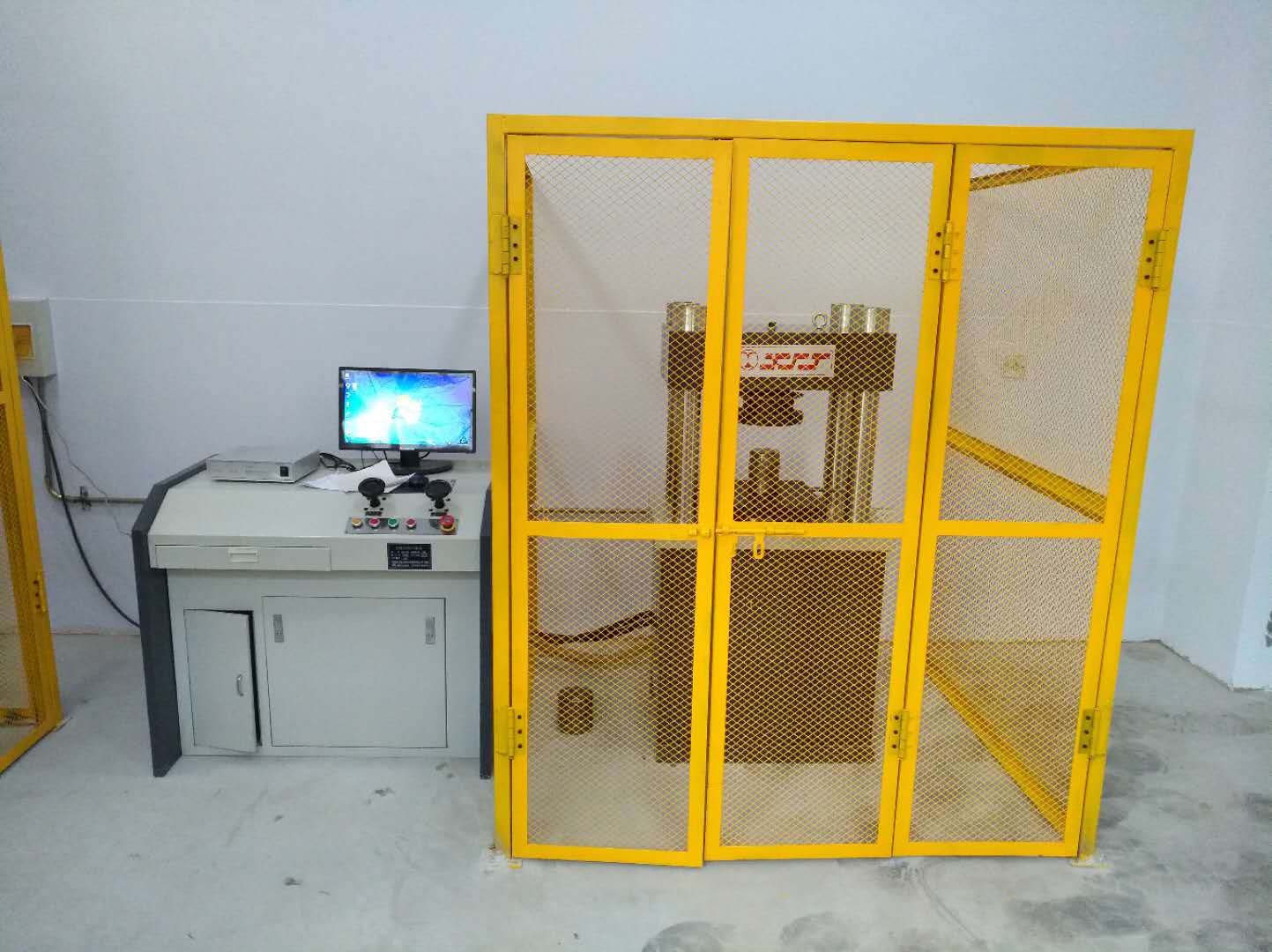 我司研發(fā)油田拉壓力表檢測(cè)儀，已交付多家油田使用。